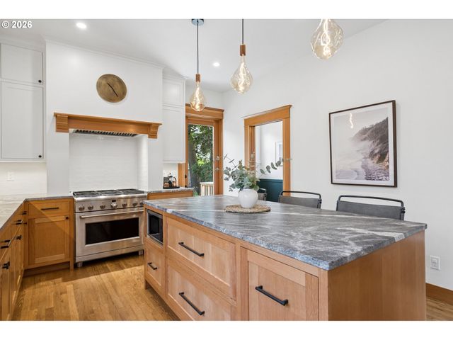 4011 Se SALMON St, Portland, OR 97214