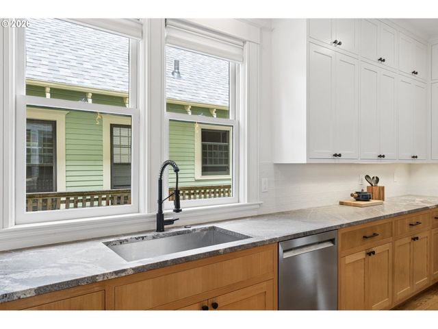 4011 Se SALMON St, Portland, OR 97214