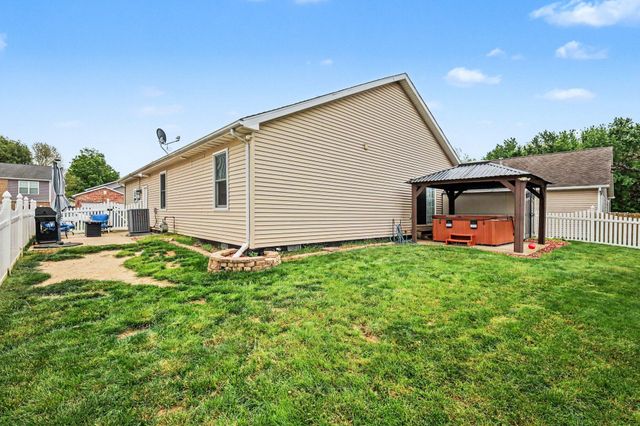 332 Carey Lane, Chesterton, IN 46304