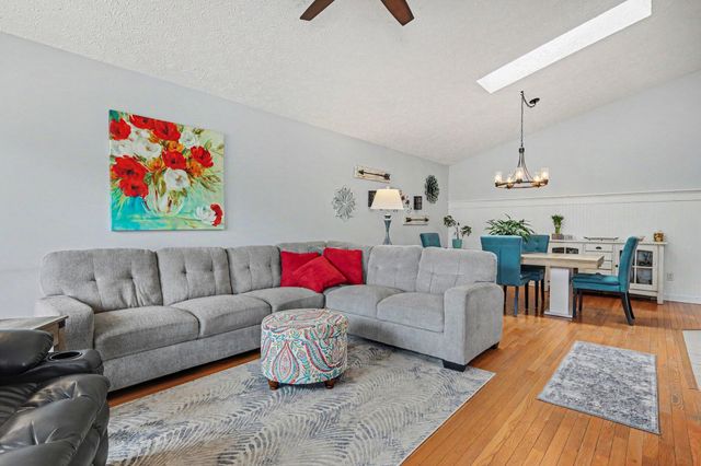332 Carey Lane, Chesterton, IN 46304