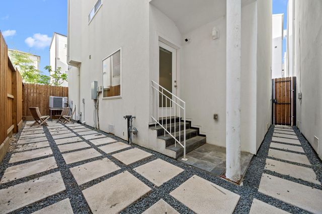 5628 Kiam Street B, Houston, TX 77007