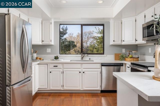 2542 Mockingbird Hill Rd, Walnut Creek, CA 94597