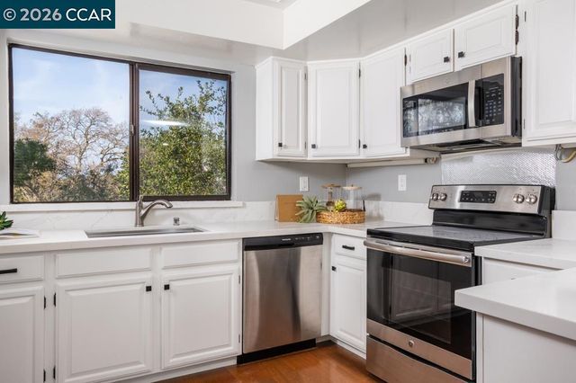 2542 Mockingbird Hill Rd, Walnut Creek, CA 94597