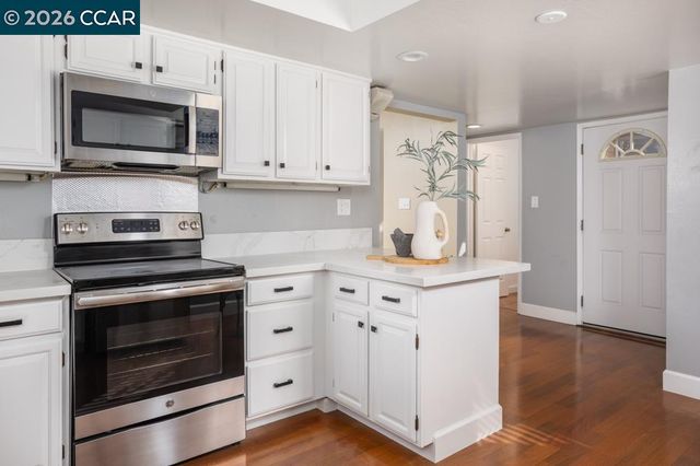 2542 Mockingbird Hill Rd, Walnut Creek, CA 94597