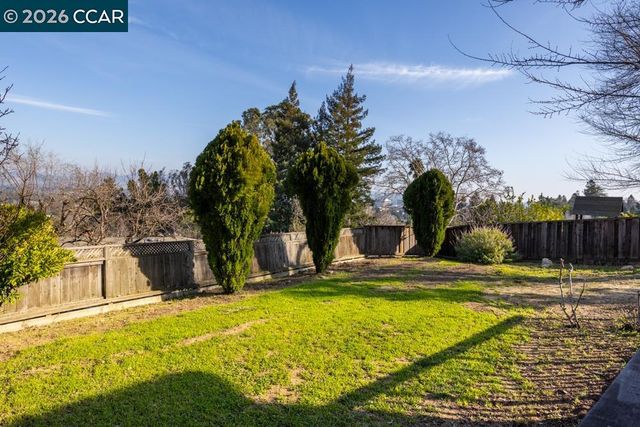 2542 Mockingbird Hill Rd, Walnut Creek, CA 94597