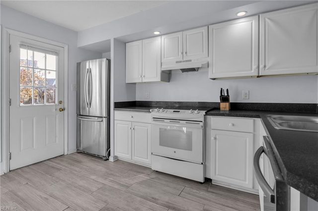 71 Waters Edge CIR, Hampton, VA 23669