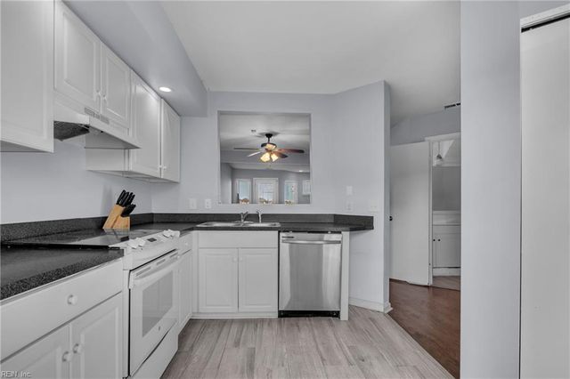 71 Waters Edge CIR, Hampton, VA 23669