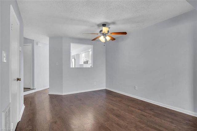 71 Waters Edge CIR, Hampton, VA 23669