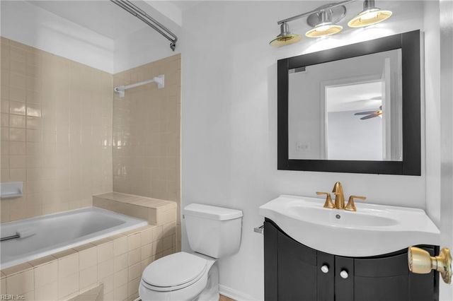 71 Waters Edge CIR, Hampton, VA 23669