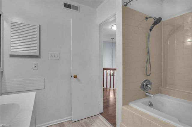 71 Waters Edge CIR, Hampton, VA 23669