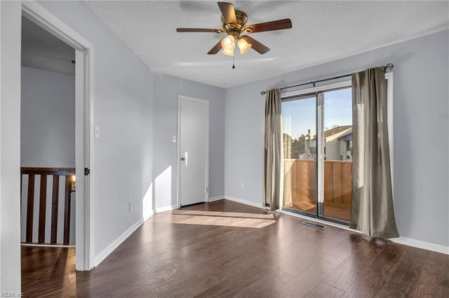 71 Waters Edge CIR, Hampton, VA 23669