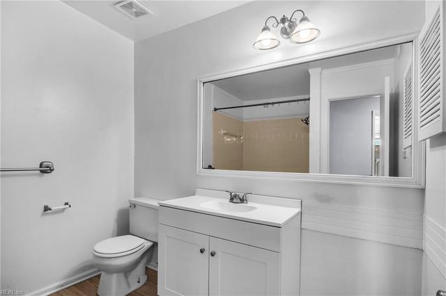 71 Waters Edge CIR, Hampton, VA 23669