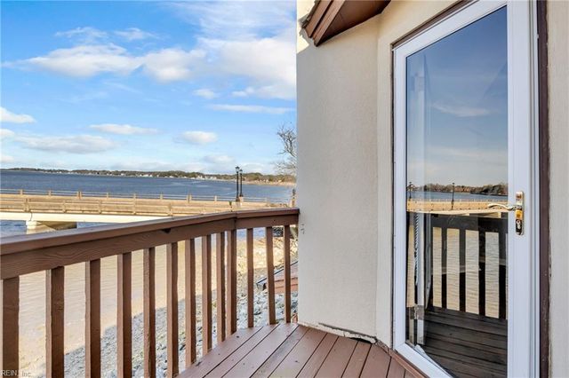 71 Waters Edge CIR, Hampton, VA 23669