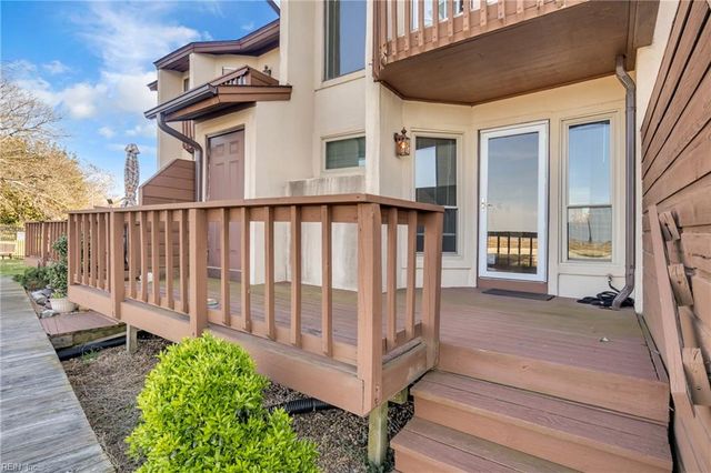 71 Waters Edge CIR, Hampton, VA 23669