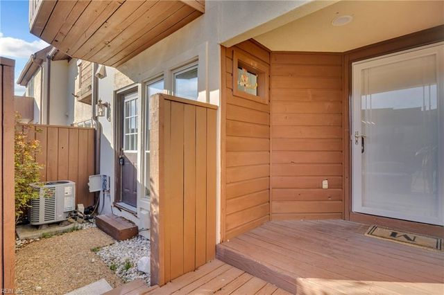 71 Waters Edge CIR, Hampton, VA 23669