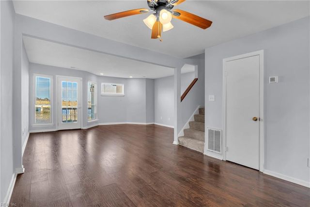 71 Waters Edge CIR, Hampton, VA 23669