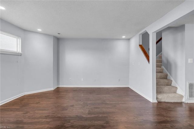 71 Waters Edge CIR, Hampton, VA 23669