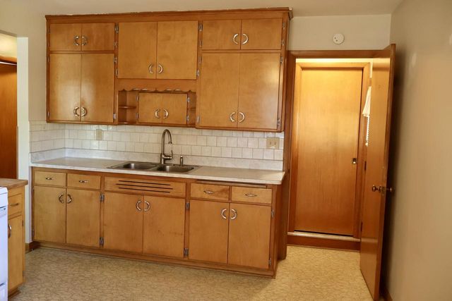 1304 Manistique AVENUE, South Milwaukee, WI 53172