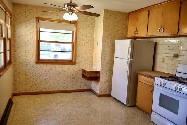 1304 Manistique AVENUE, South Milwaukee, WI 53172