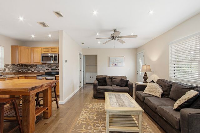 166 Blue Ridge Boulevard, Defuniak Springs, FL 32433