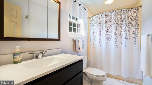114 CHESTNUT DR, Quakertown, PA 18951