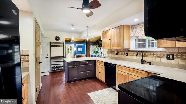 114 CHESTNUT DR, Quakertown, PA 18951