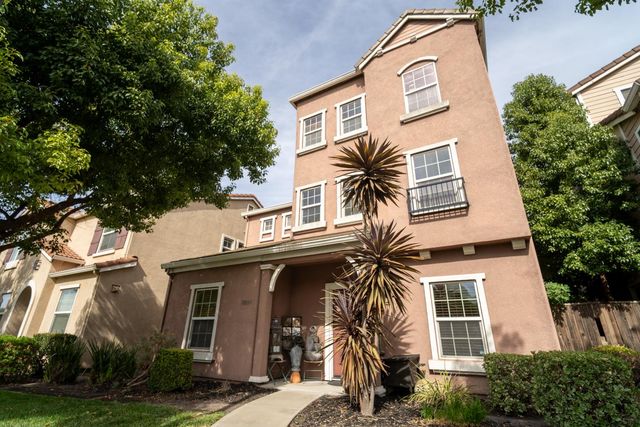 10664 Siskiyou Ln, Stockton, CA 95209
