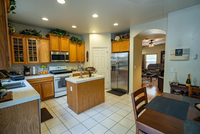 10664 Siskiyou Ln, Stockton, CA 95209