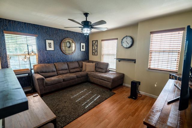 10664 Siskiyou Ln, Stockton, CA 95209