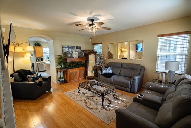 10664 Siskiyou Ln, Stockton, CA 95209