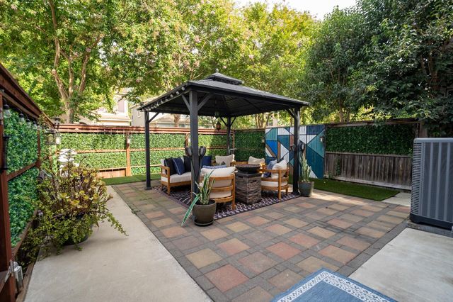 10664 Siskiyou Ln, Stockton, CA 95209