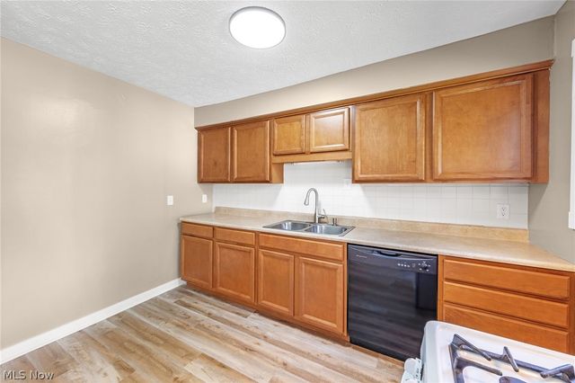8995 Spring Drive, Windham, OH 44288