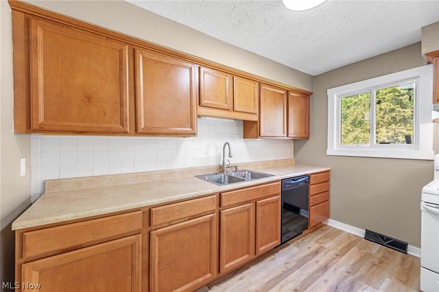 8995 Spring Drive, Windham, OH 44288