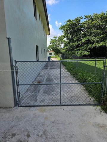 10455 SW 179th St 1, Miami, FL 33157