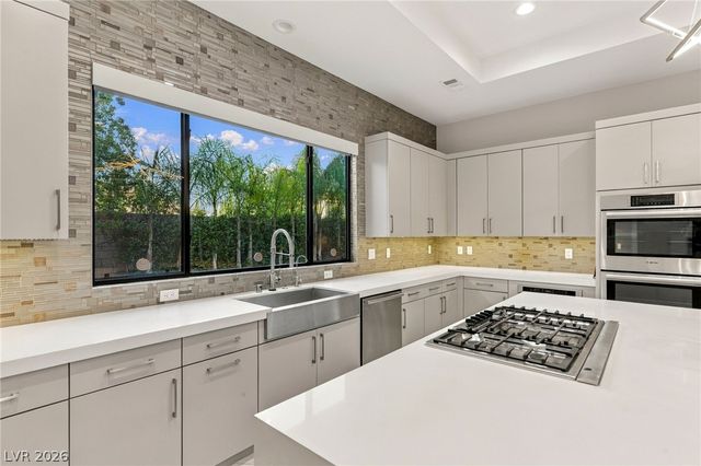 38 Grey Feather Drive, Las Vegas, NV 89135