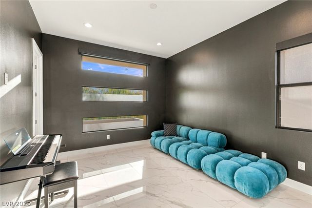 38 Grey Feather Drive, Las Vegas, NV 89135