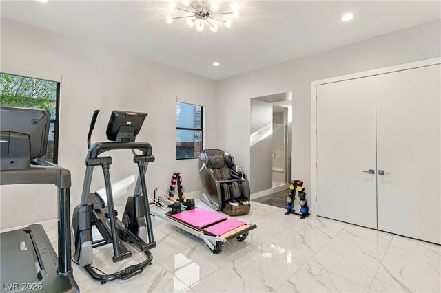 38 Grey Feather Drive, Las Vegas, NV 89135