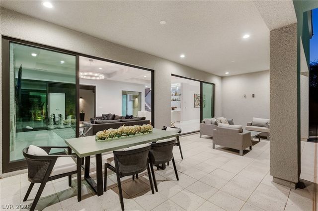 38 Grey Feather Drive, Las Vegas, NV 89135