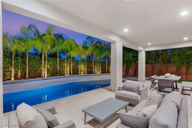 38 Grey Feather Drive, Las Vegas, NV 89135
