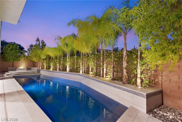 38 Grey Feather Drive, Las Vegas, NV 89135