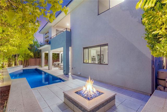 38 Grey Feather Drive, Las Vegas, NV 89135