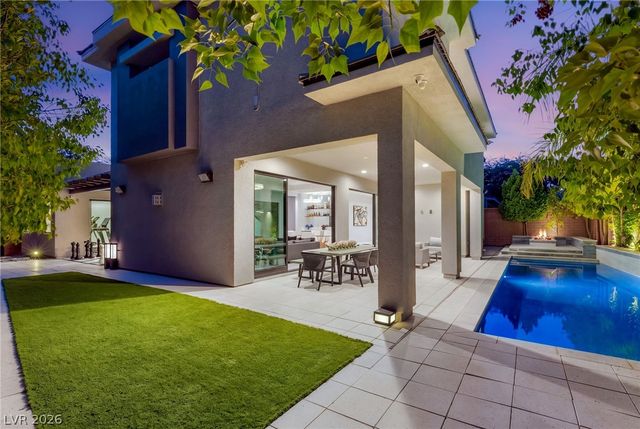 38 Grey Feather Drive, Las Vegas, NV 89135