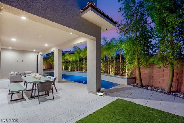 38 Grey Feather Drive, Las Vegas, NV 89135