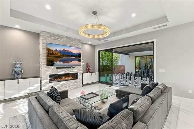 38 Grey Feather Drive, Las Vegas, NV 89135
