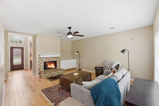 1018 S Wellsford Drive, Pearland, TX 77584