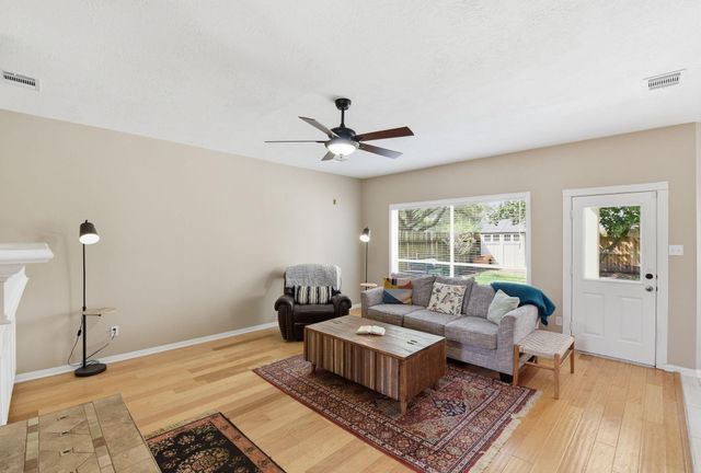 1018 S Wellsford Drive, Pearland, TX 77584