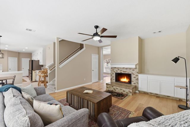 1018 S Wellsford Drive, Pearland, TX 77584