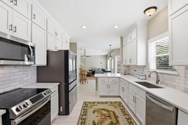 1018 S Wellsford Drive, Pearland, TX 77584