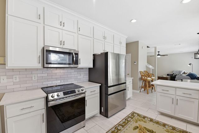 1018 S Wellsford Drive, Pearland, TX 77584