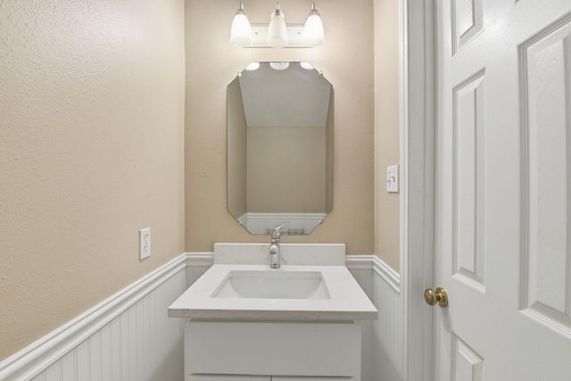 1018 S Wellsford Drive, Pearland, TX 77584